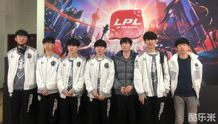 制造错位